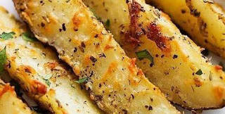 BAKED GARLIC PARMESAN POTATO WEDGES