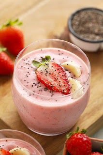 BEST creamy-strawberry-chia-smoothie